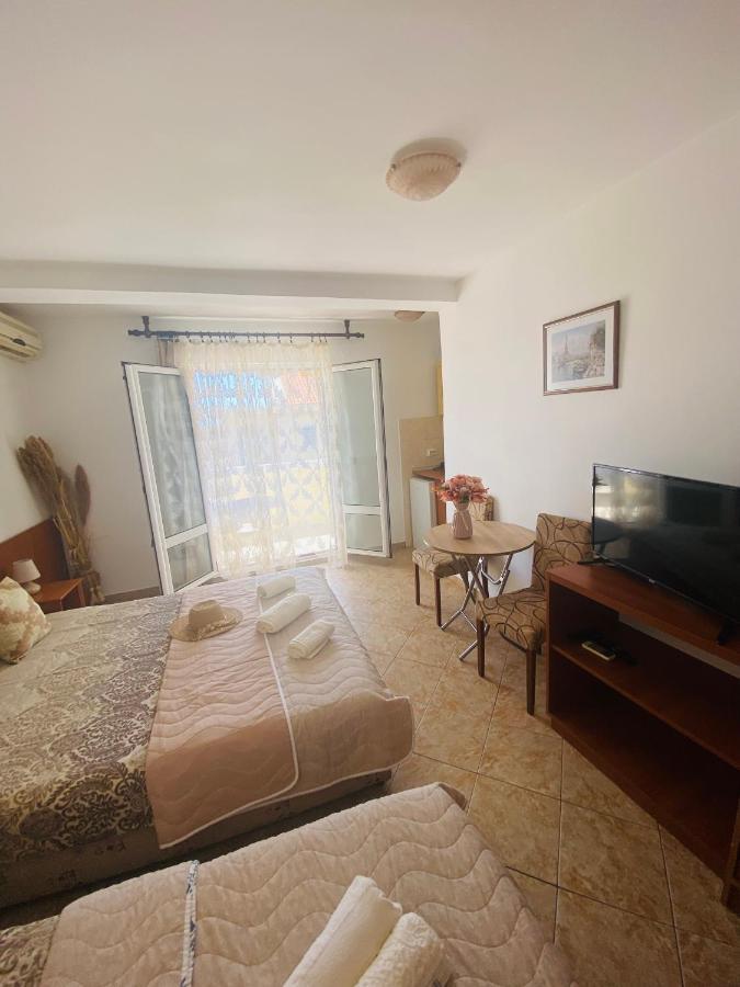 Miomir Perazic Apartments Petrovac Exterior photo